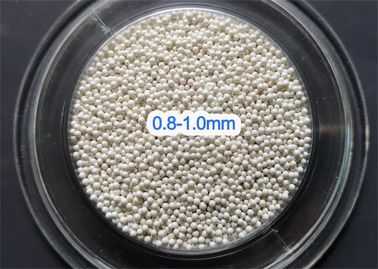 65のジルコニウムの陶磁器の粉砕の球0.6 - 0.8mmのサイズの白い/乳白色の白い色