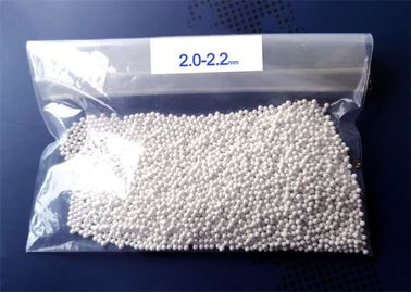 ペンキのコーティングの粉砕のための2.0-2.2mm ZrO2 65%のジルコニウム ケイ酸塩の粉砕媒体を大きさで分類して下さい